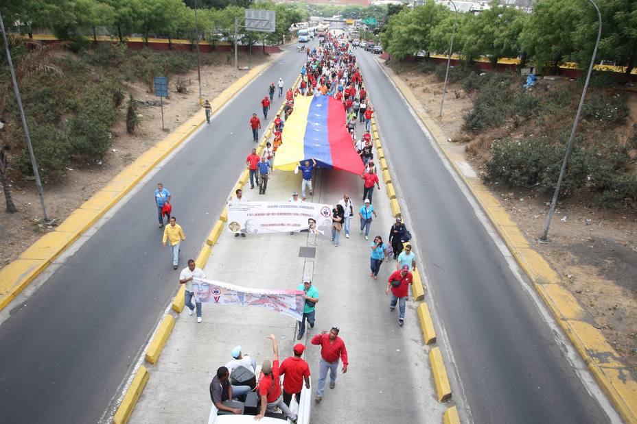 Ordenan a organismos que envíen cada vez más funcionarios a las marchas