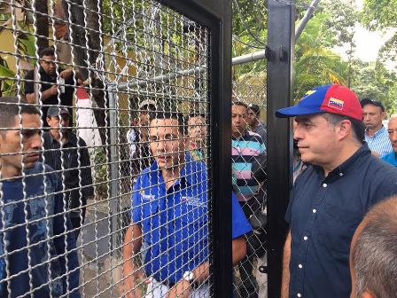 Julio Borges y diputados de la AN fueron a la Morgue de Bello Monte para acompañar a las víctimas de la violencia