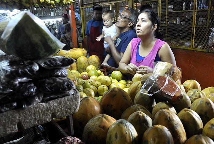 Altos precios de las frutas hace que los venezolanos las excluyan de su dieta