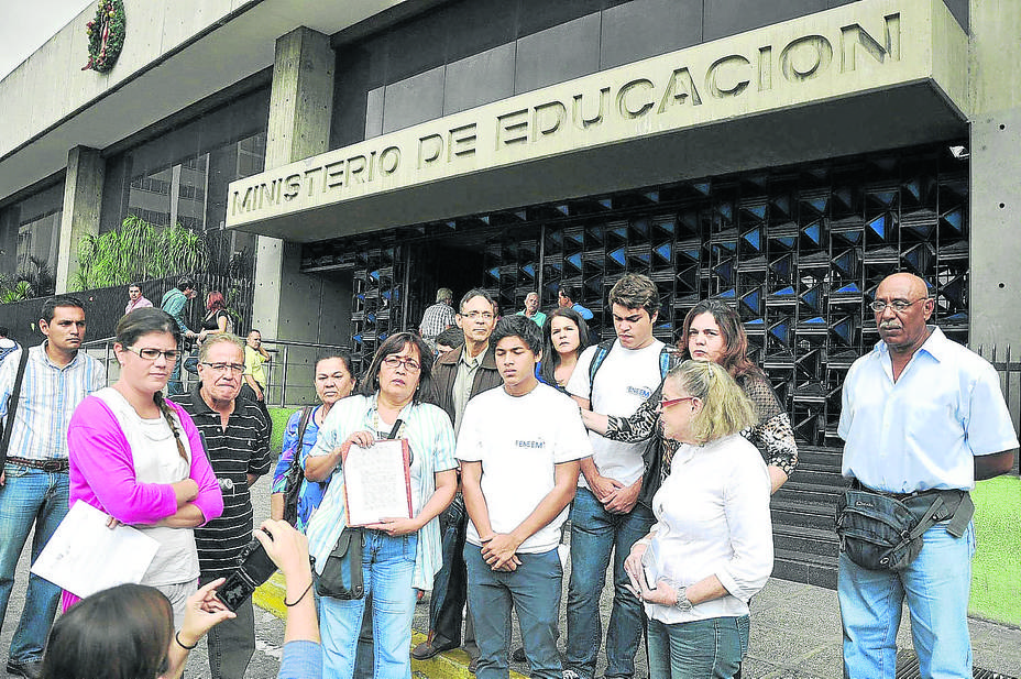 Expertos aseguran que Ministros de Educación no poseen trayectoria en el área