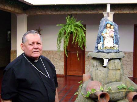 Monseñor López Castillo: «No creemos en el comunismo socialista fracasado»