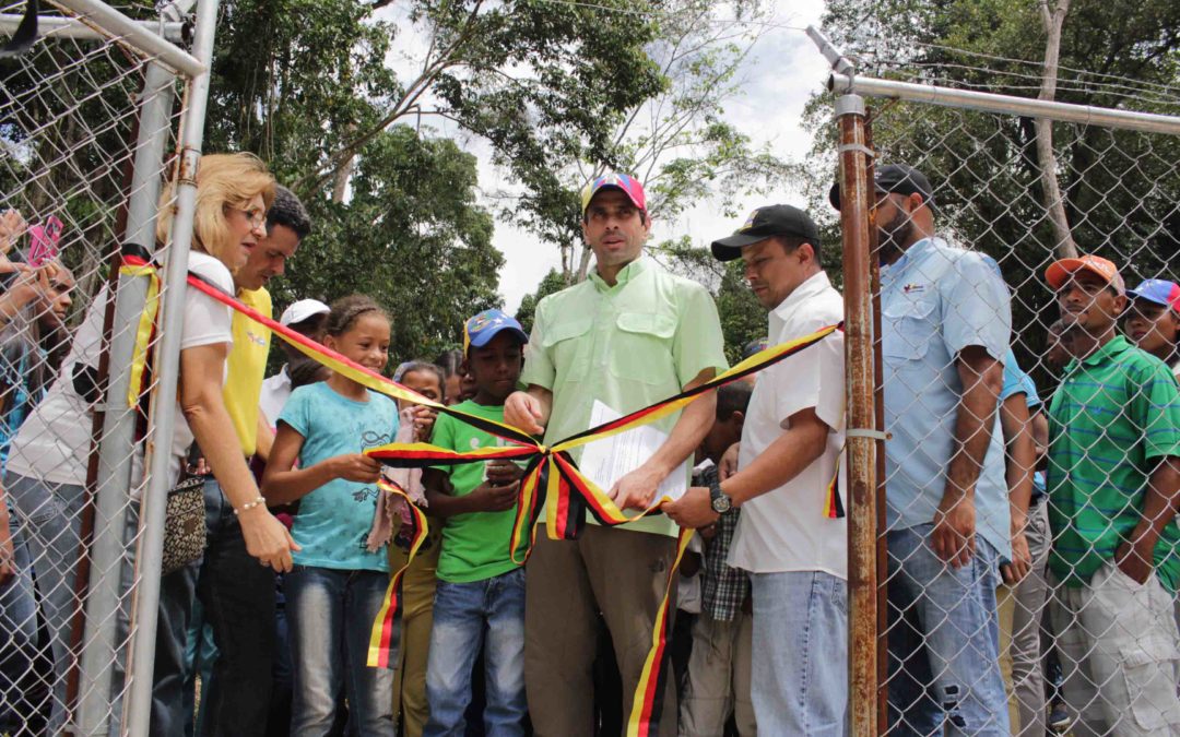 Capriles puso en funcionamiento Centro de Beneficio del Cacao en Barlovento