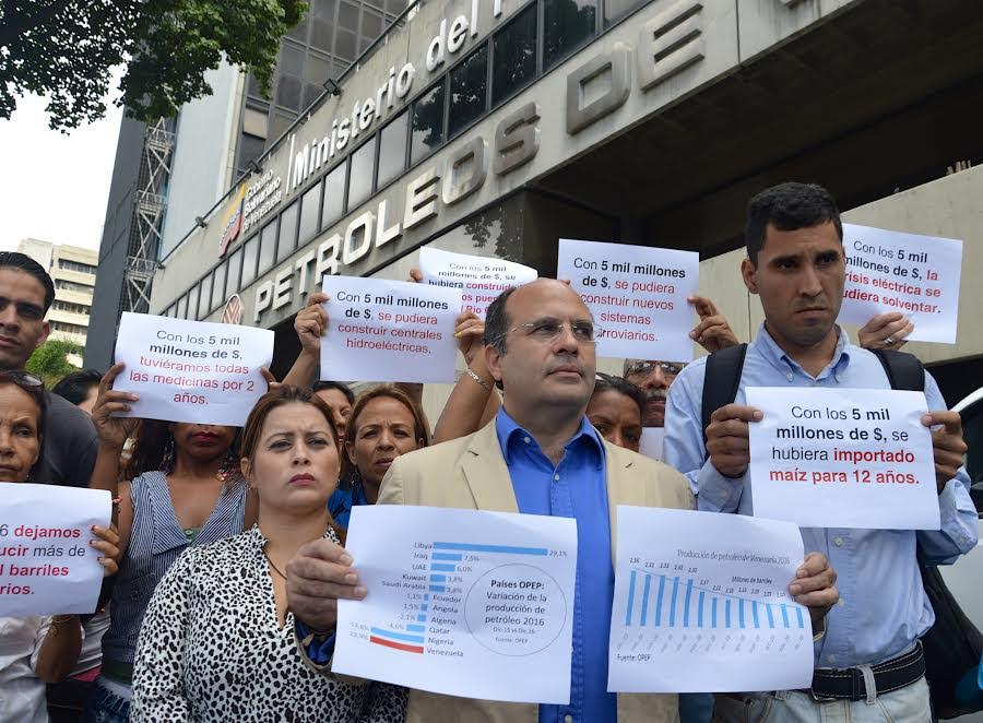 Diputado Jorge Millán protestó a las puertas de PDVSA La Campiña