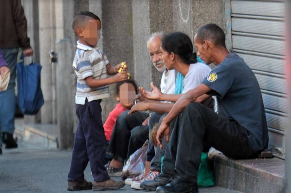 Crisis en Venezuela obliga a los niños a cumplir tareas de adultos