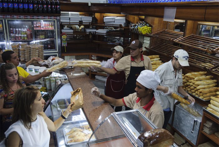 Sin pan en las panaderías porque no tienen harina de trigo