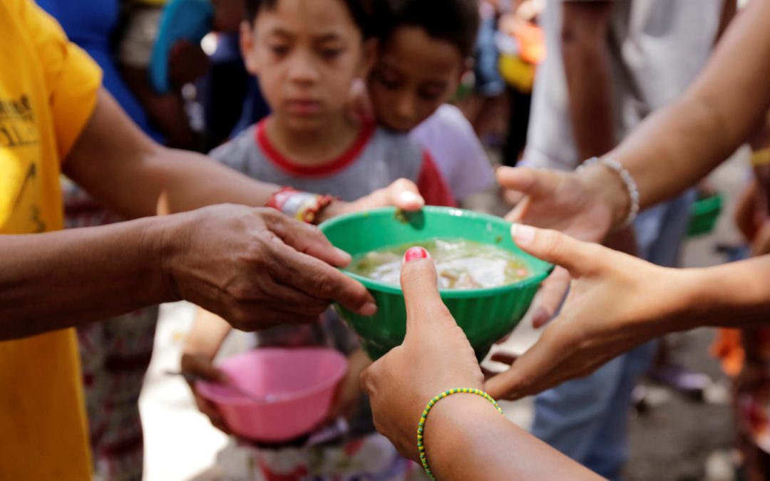 Hasta $20 necesitan los venezolanos para preparar unas pocas comidas