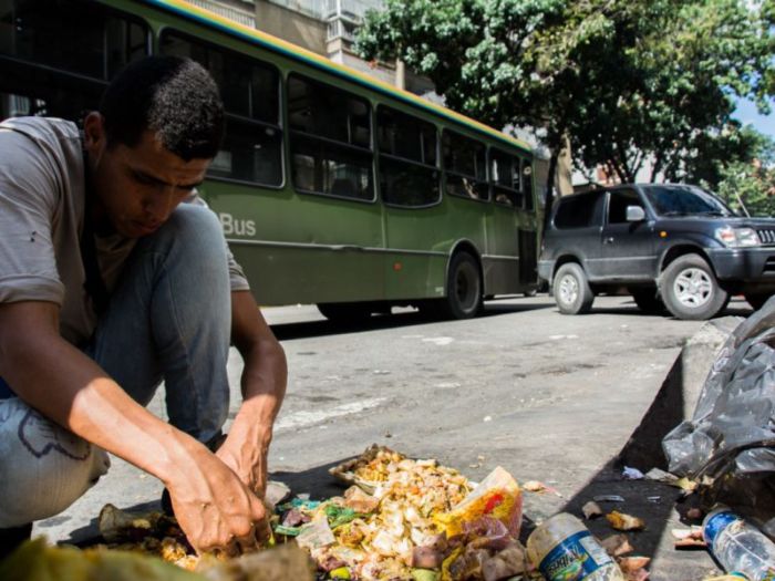 “¿A qué hora sacan la basura?”, el hambre le gana al horario de la Alcaldía de Libertador