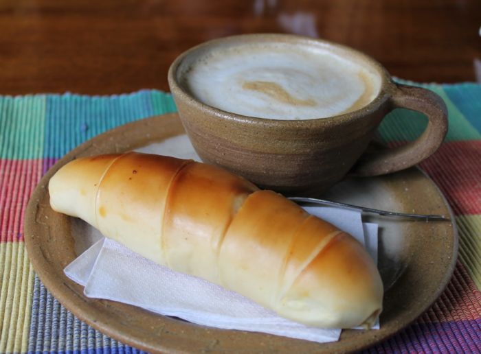 Desayunar un cachito y un café pasó de Bs. 2.900 a Bs. 3.800 en solo un mes