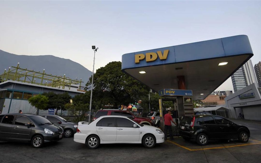 En Venezuela, el país del petróleo, escasea el combustible