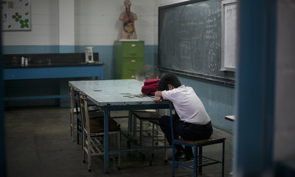 Pagar el colegio o comprar comida, la pregunta que se hacen las madres