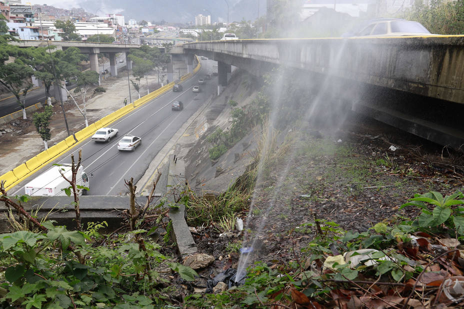 Más de 200 botes de aguas blancas se reportan al día en la Gran Caracas