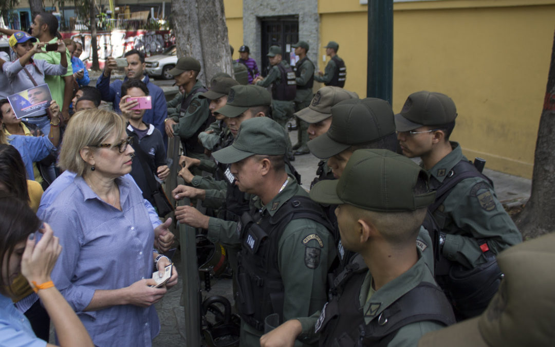 Adriana D’Elia: Exigimos a los cuerpos de seguridad del Estado cese las agresiones a la prensa en Venezuela​