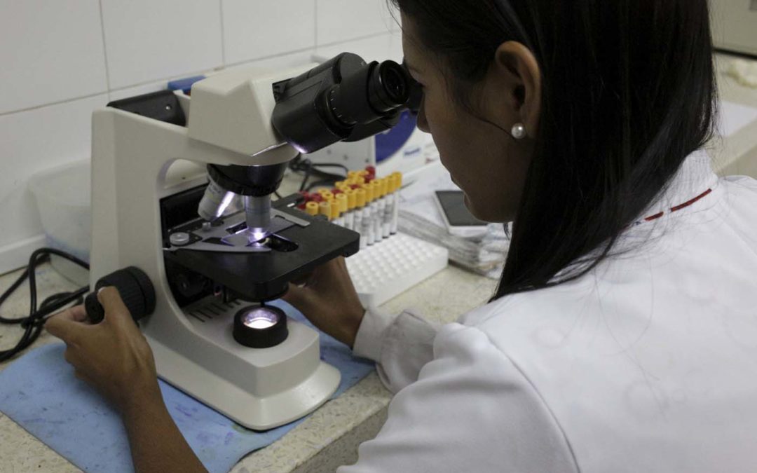 Pacientes desesperados por el costoso peregrinaje que implica hacerse un examen de laboratorio