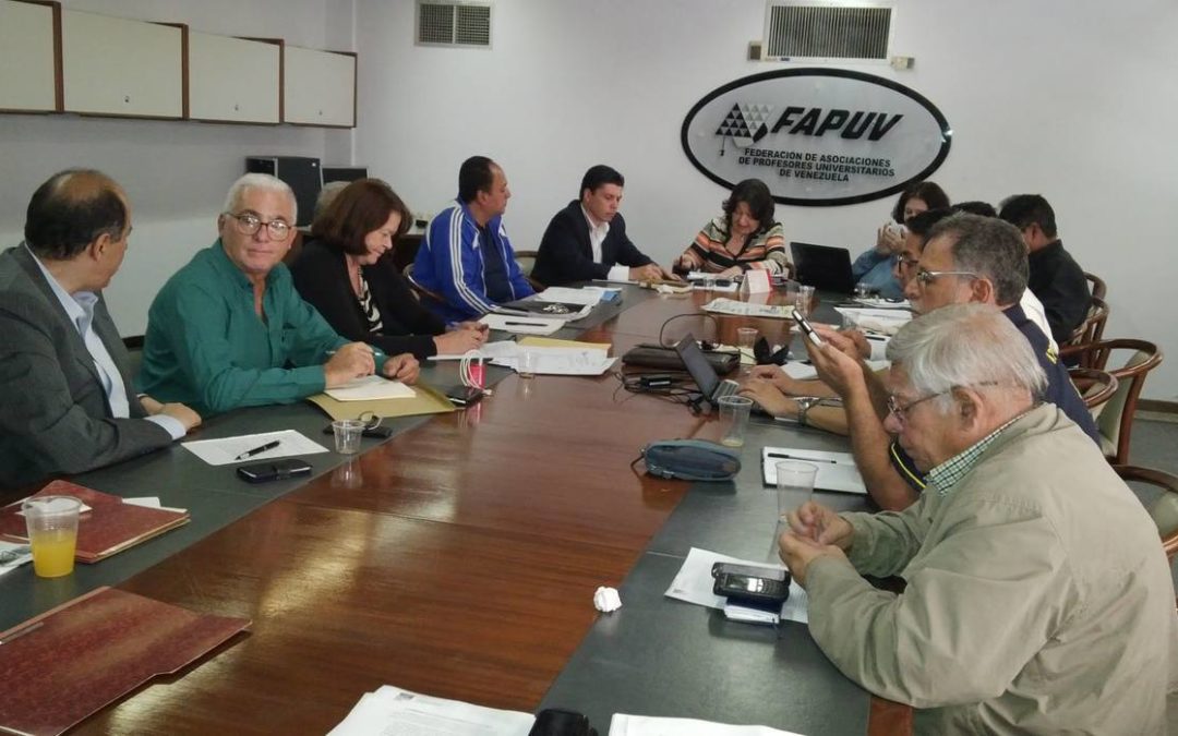 Discusión de contrato colectivo excluye a la Fapuv y a otras agrupaciones