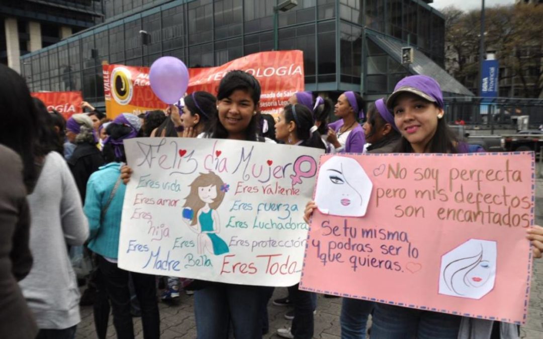 Mujeres se movilizaron en su día por medicamentos y empleos