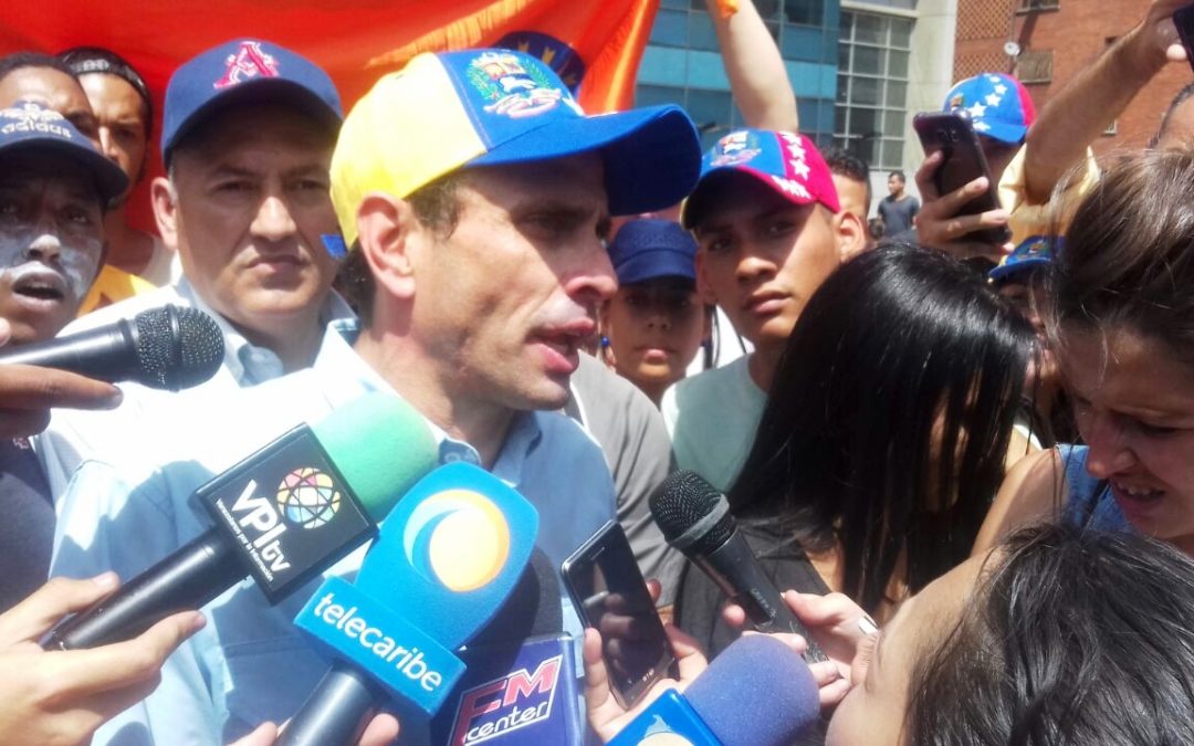 Capriles: Protesta seguirá hasta que se restablezca el orden constitucional