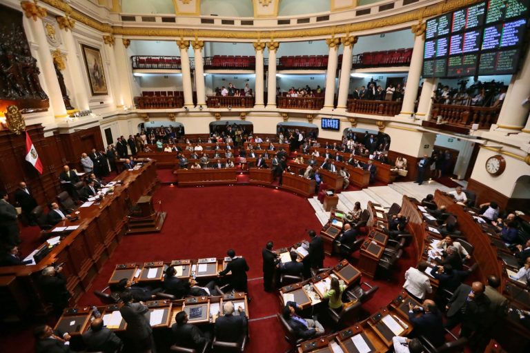 Congreso de Perú aprobó moción para expulsar al embajador venezolano