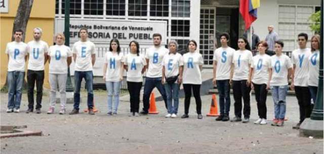 Hacen pancarta humana frente a la Defensoría en honor a Pernalete: «Pude haber sido yo»