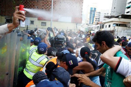 GNB y PNB reprimió manifestación hacia la Defensoría del Pueblo