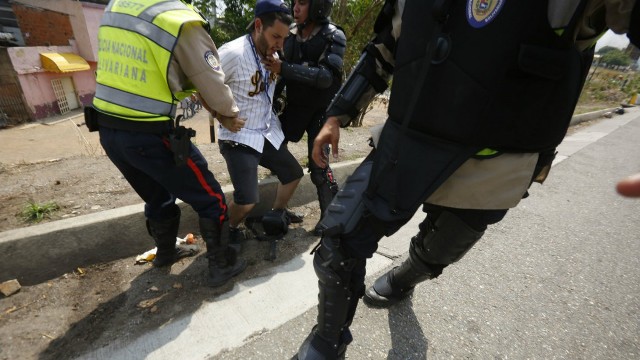 Foro Penal cuenta 470 detenidos por protestas en abril