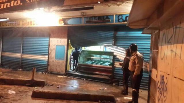 Comercios en Bolívar y Sucre siguen cerrados tras saqueos del año pasado