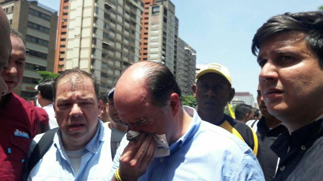 Agredido Presidente de la Asamblea Nacional cuando marchaba hacia el Palacio Legislativo