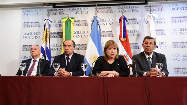 Cancilleres del Mercosur instaron a Venezuela a respetar la «separación de poderes»