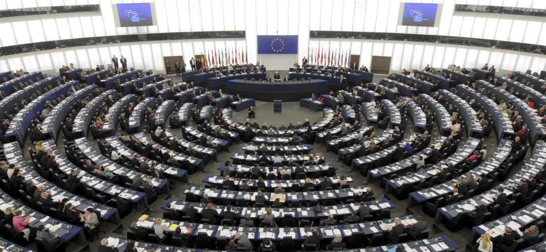 Parlamento Europeo pide autopsia internacional para determinar causa de muerte de Albán