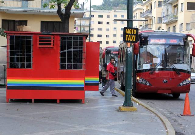 17 estaciones del Metro y 19 rutas de Metrobús no prestan servicio comercial