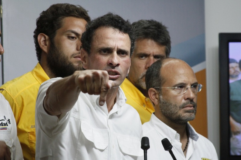 Capriles propone crear comités para el rescate de la democracia