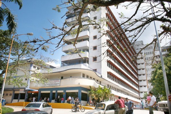 Desamparadas y sin sueldo, así sobreviven las camareras del Hospital Central de Táchira