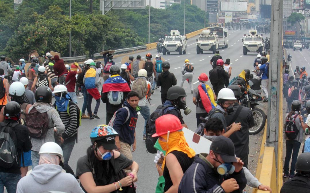 Médicos ofrecen sus manos para sanar a las víctimas de la represión