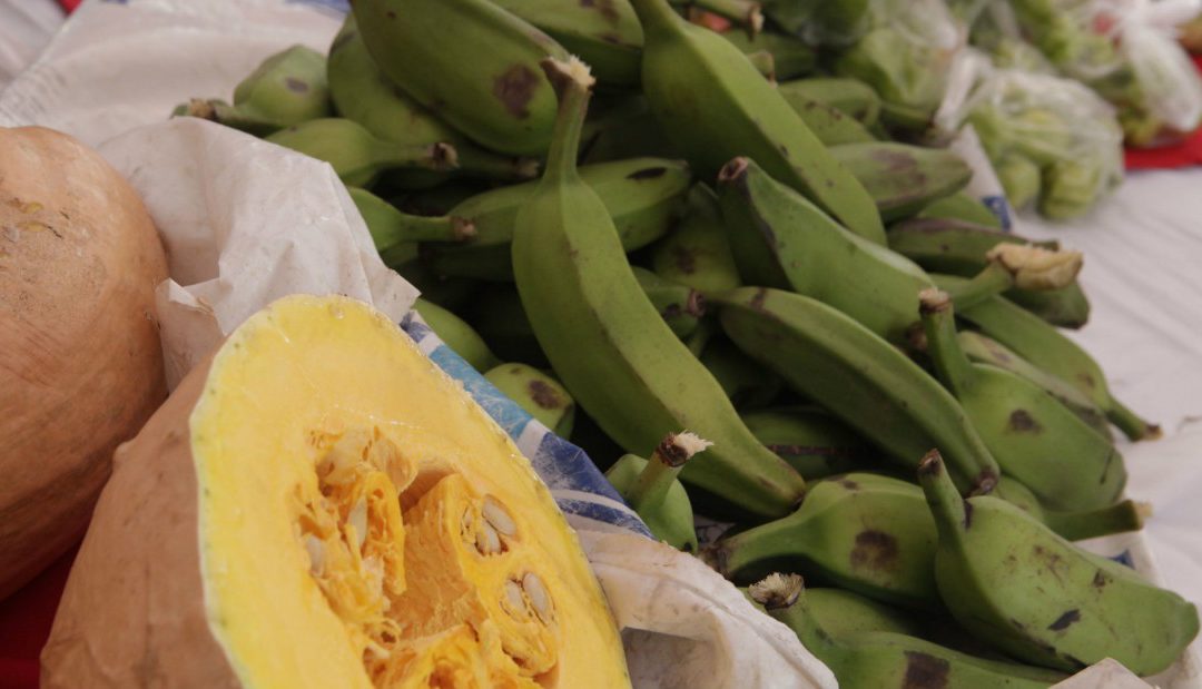 Los colectivos también “cobran” a vendedores itinerantes de verduras