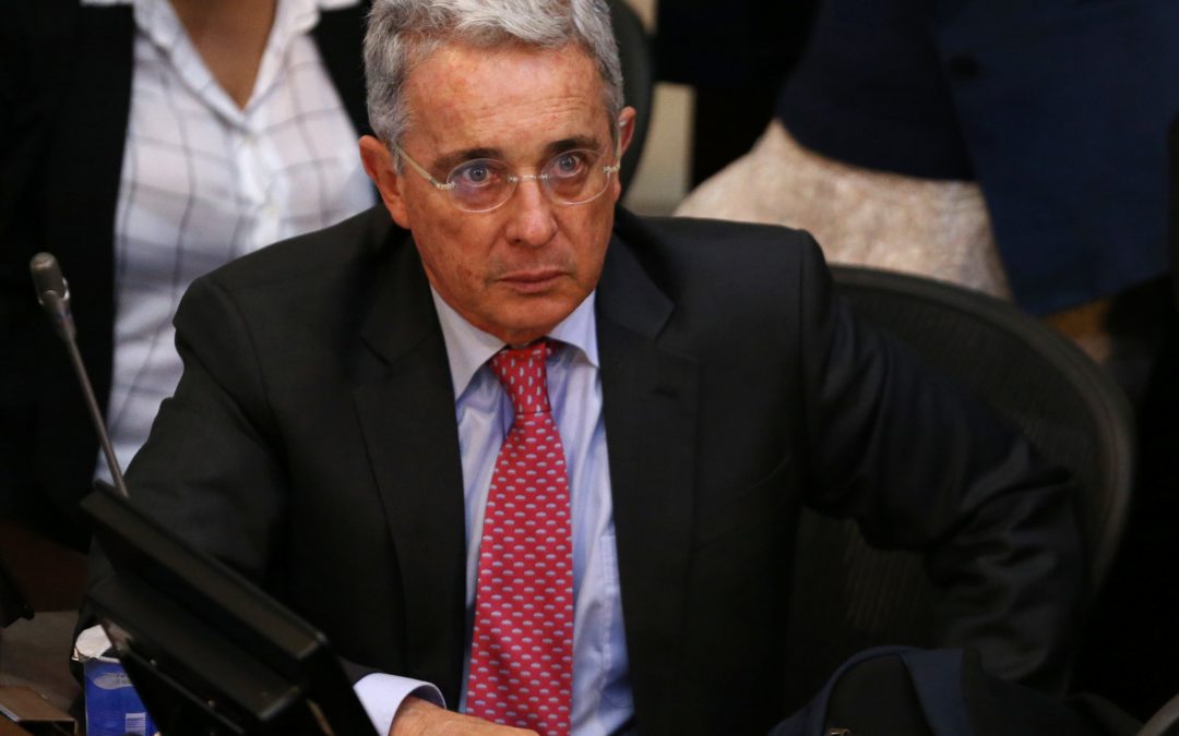 Uribe: El mundo democrático debe presionar la salida de Maduro