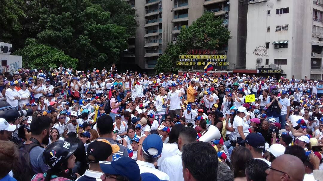 Capriles acompañó a las mujeres en marcha para rechazar represión y autogolpe