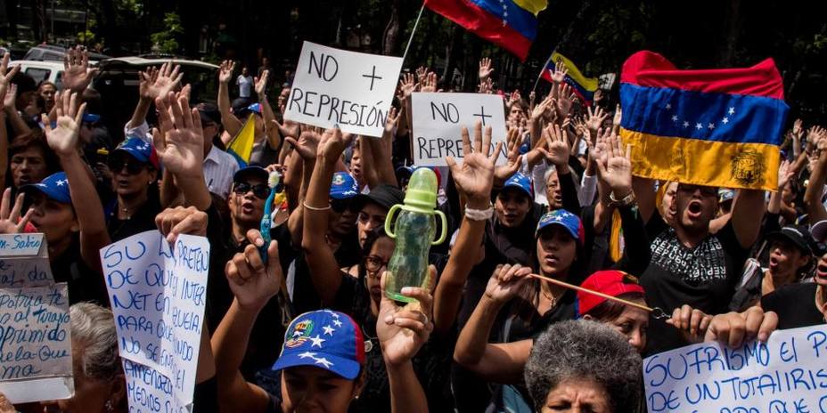 Manifestantes evadieron el cerco y llegaron hasta la Procuraduría