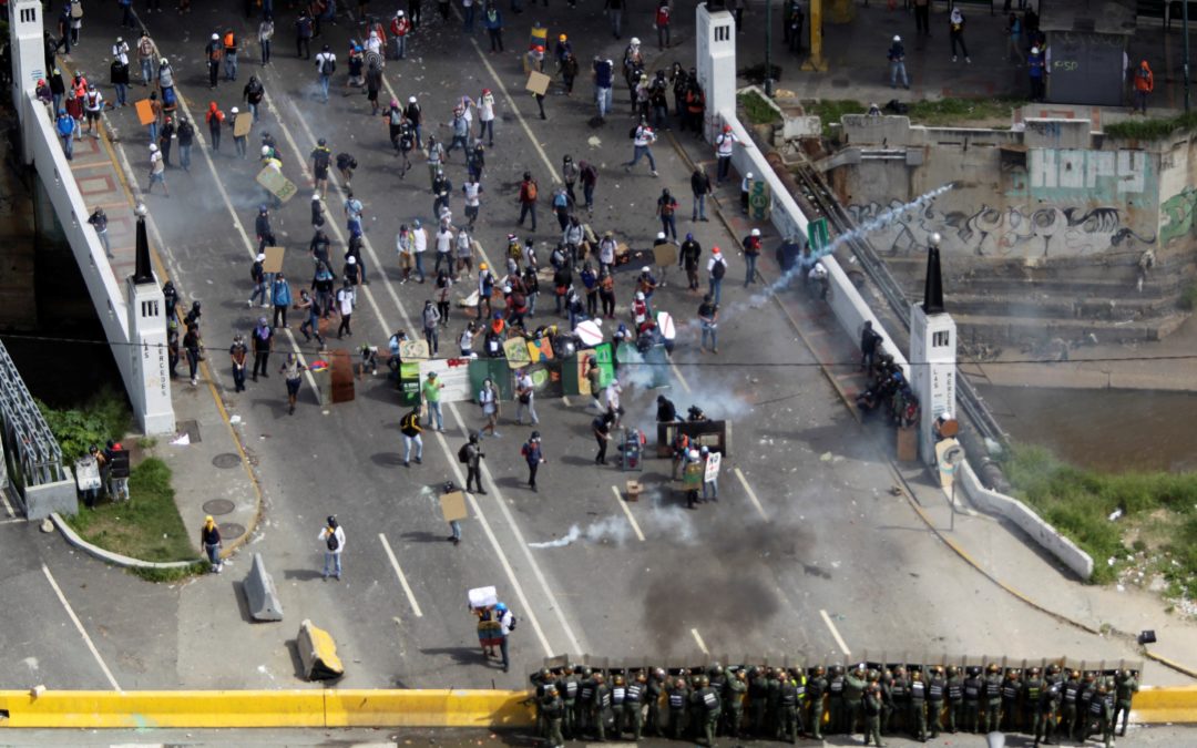 Al menos 70 heridos ingresados en Salud Baruta producto de la brutal represión contra la #MarchaDeLosLibertadores