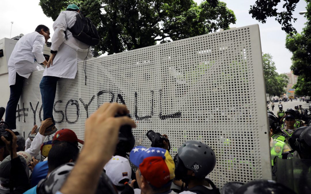 Médicos y trabajadores de la salud pedían medicinas: GN respondió con represión