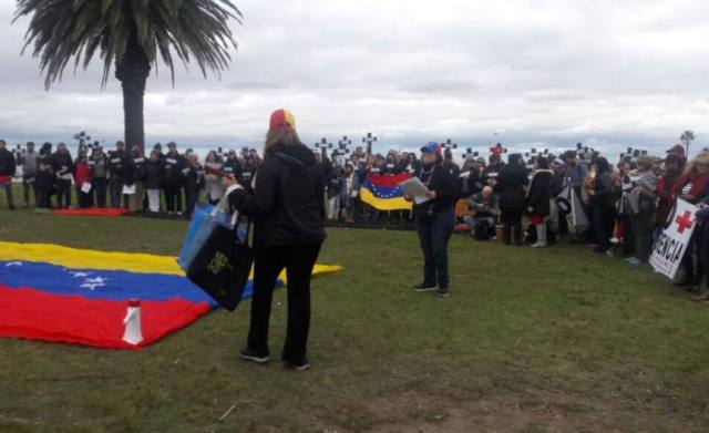 Lejos pero no ausentes, venezolanos en Uruguay y Australia protestaron en contra de Maduro