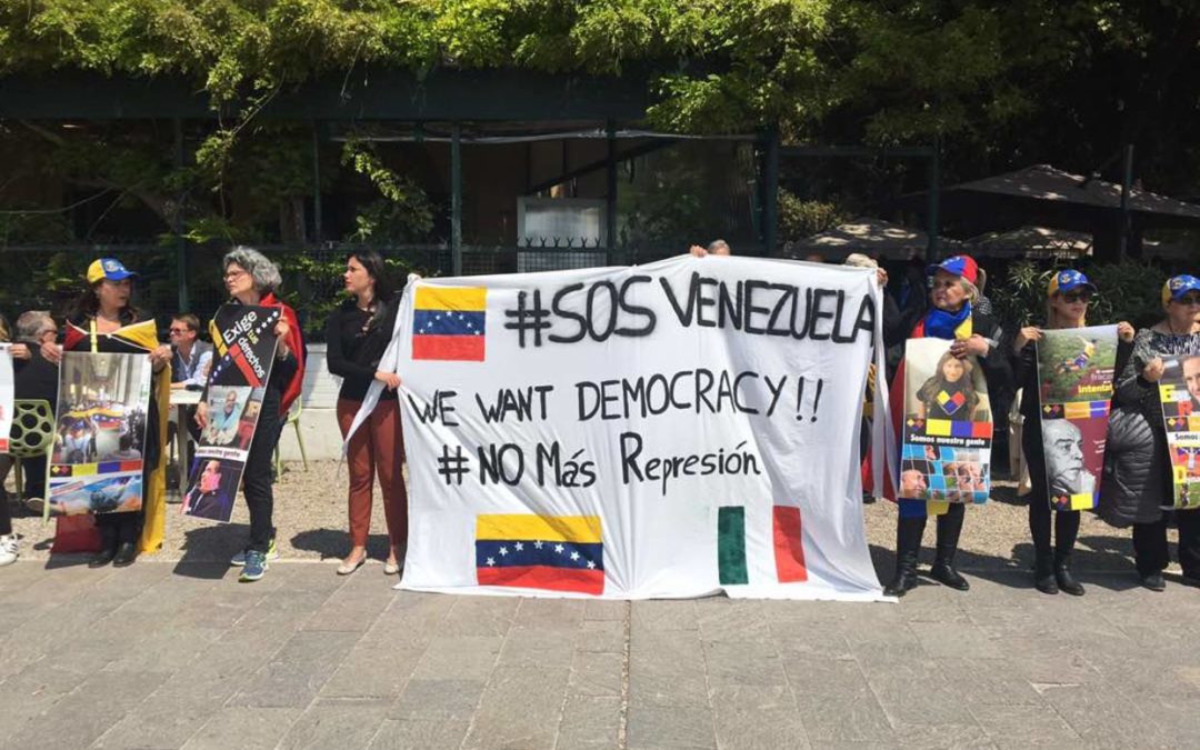 Venezolanos protestaron en la Bienal de Venecia