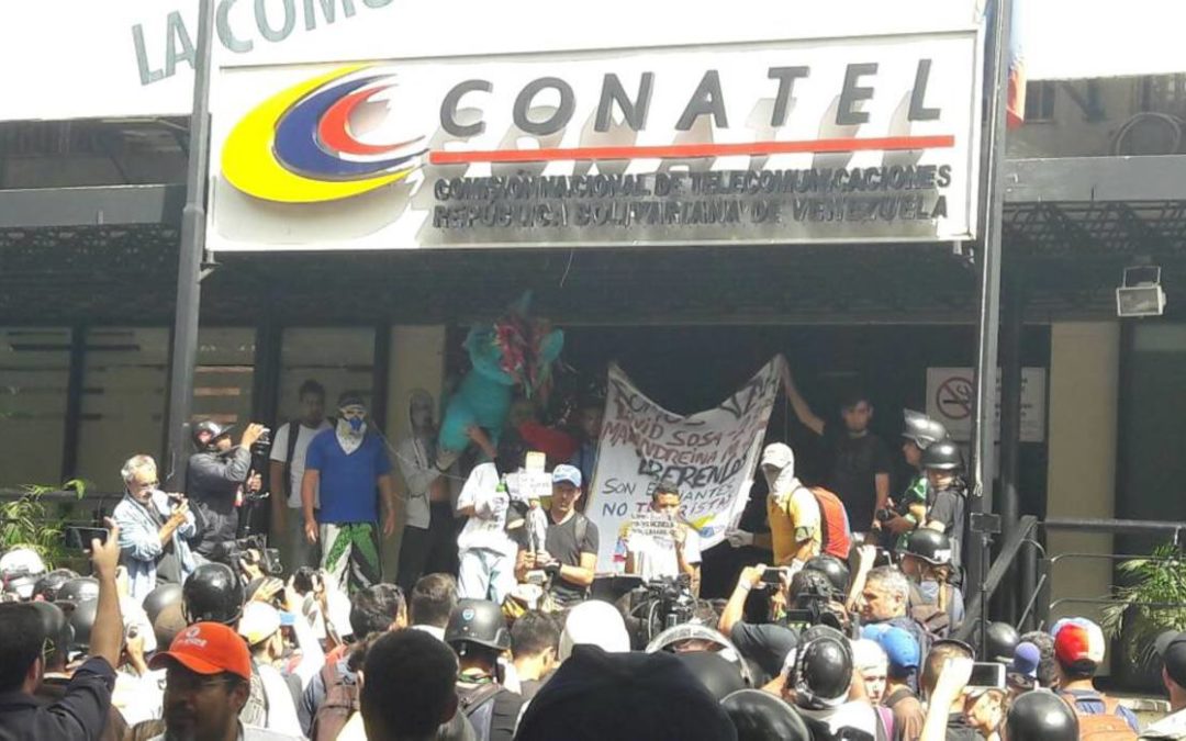 Estudiantes exigieron a Conatel que cese el acoso a los medios