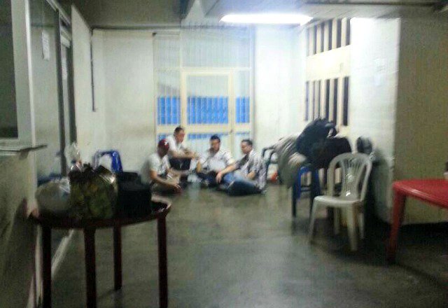 PoliChacao detenidos en el Sebin protestan exigiendo su liberación