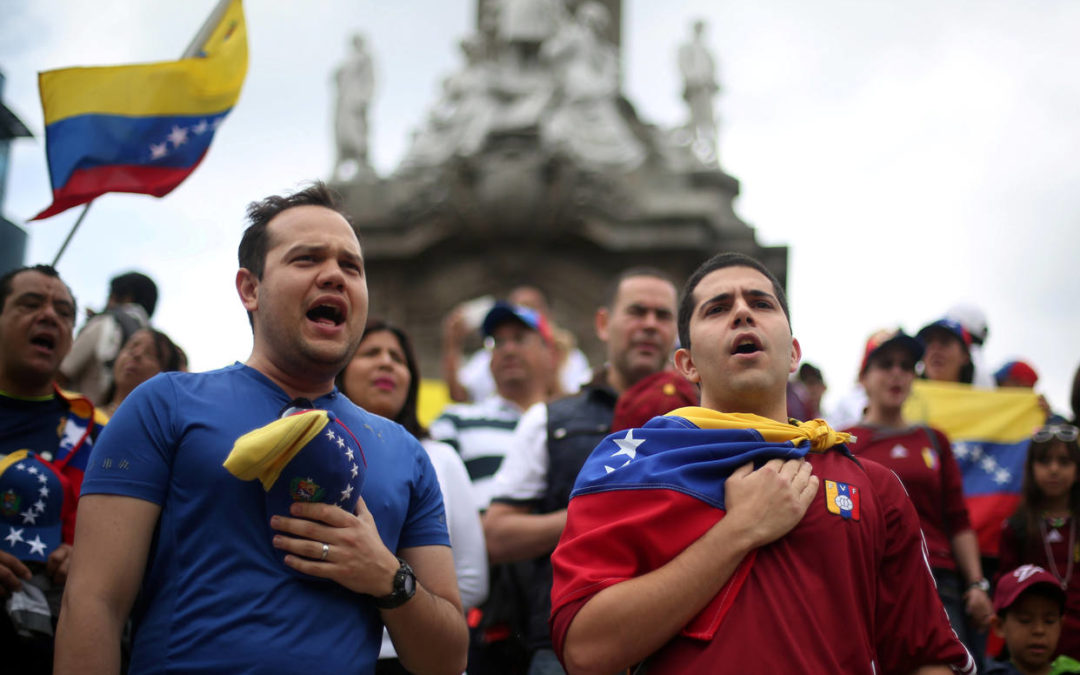 Venezolanos envían medicinas desde México para aliviar crisis humanitaria