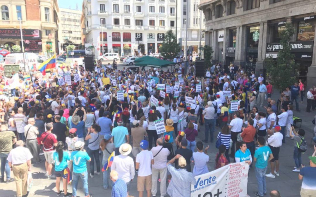 Venezolanos protestan contra el gobierno de Maduro en Madrid