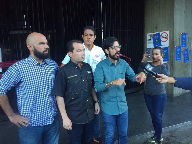 “Madrugonazo en el CNE”, la protesta de los diputados de la Unidad contra la ANC