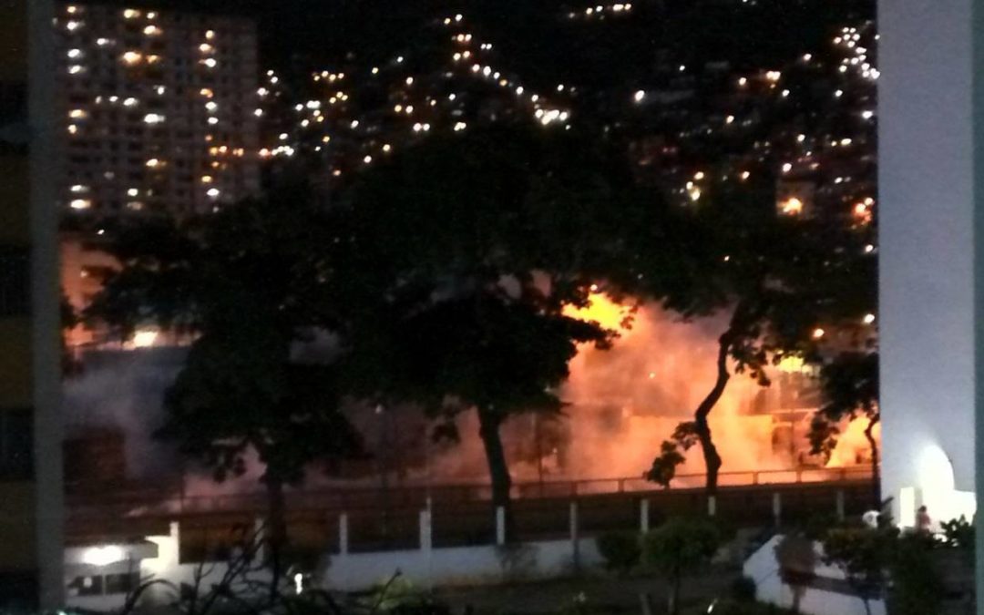 Represión en los Jardines de El Valle superó la medianoche