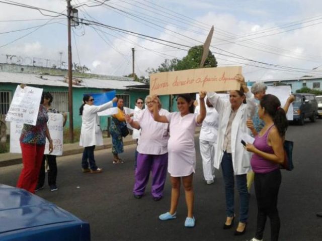 Escasez de insumos y medicinas encienden protestas en tres hospitales de Bolívar