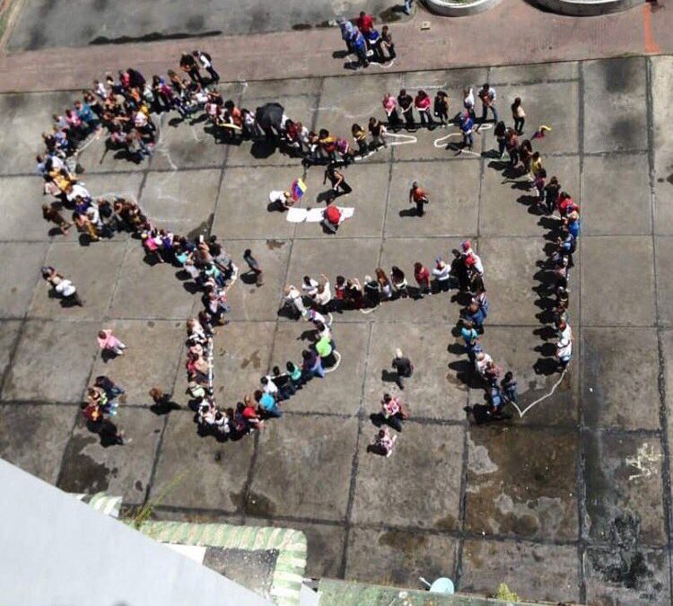 Vecinos de El Paraíso marcharon hasta «Los Verdes» en repudio a allanamientos