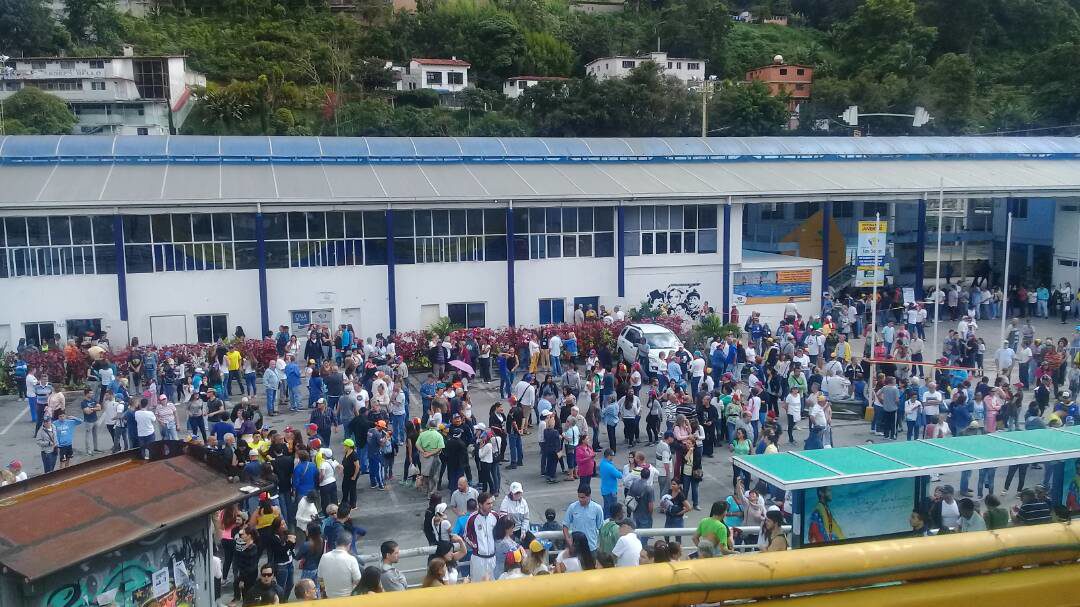 En Los Teques se desbordaron las calles con la consulta popular