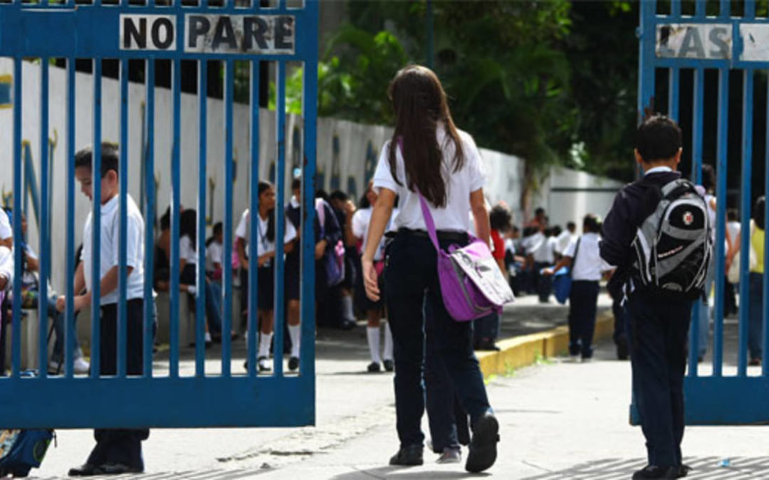 Estiman que al menos 400 colegios privados están en peligro de cerrar en el país